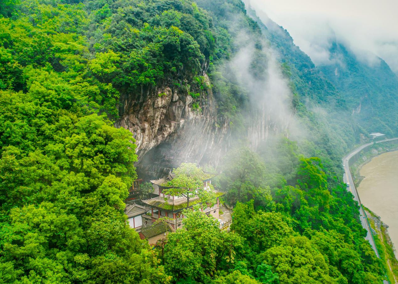 烟雨朦胧中的灵岩寺(1)3333