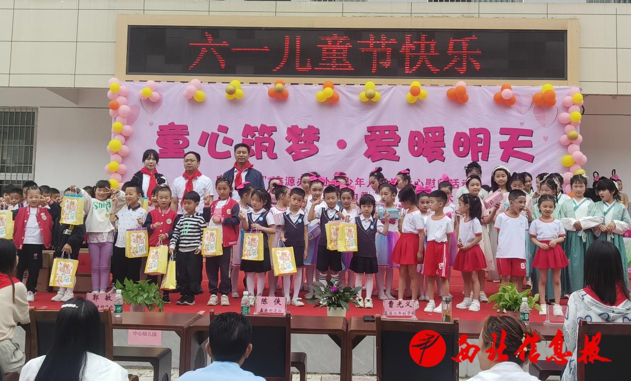许多人在餐厅里

中度可信度描述已自动生成
