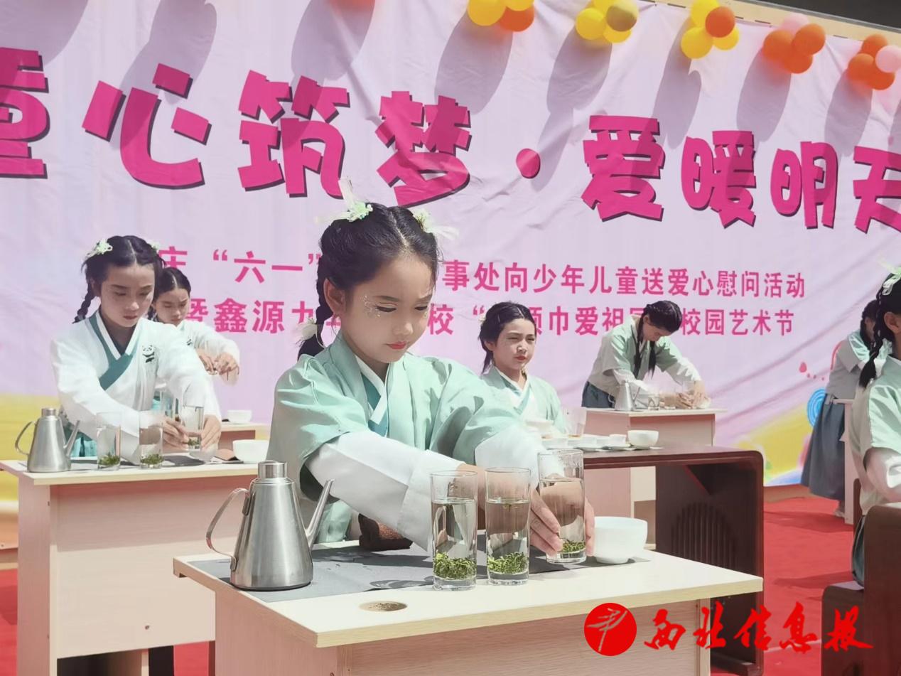 几个人在桌子边

中度可信度描述已自动生成