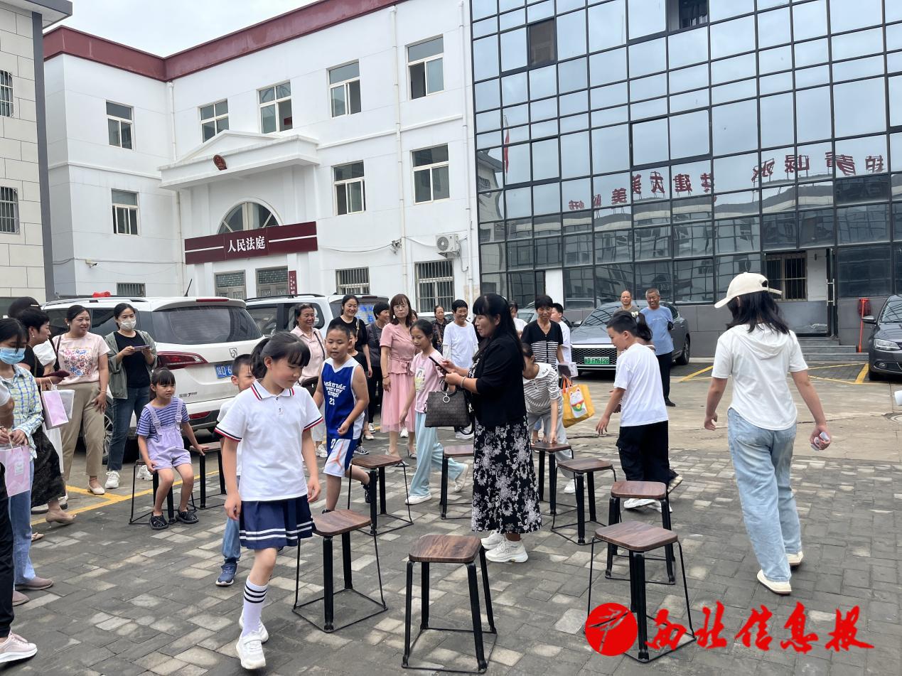 爱心妈妈与结对儿童互动游戏