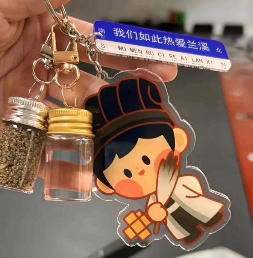 每位兰溪籍大学新生获赠小罐兰江的水、横山的土。来源:澎湃新闻