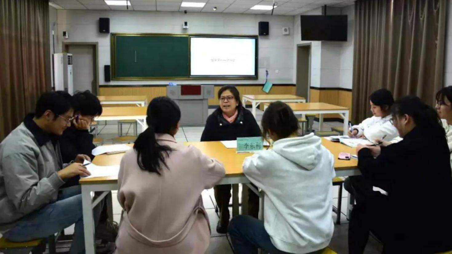 8 灞桥区数学教研员李东利老师做现场点评