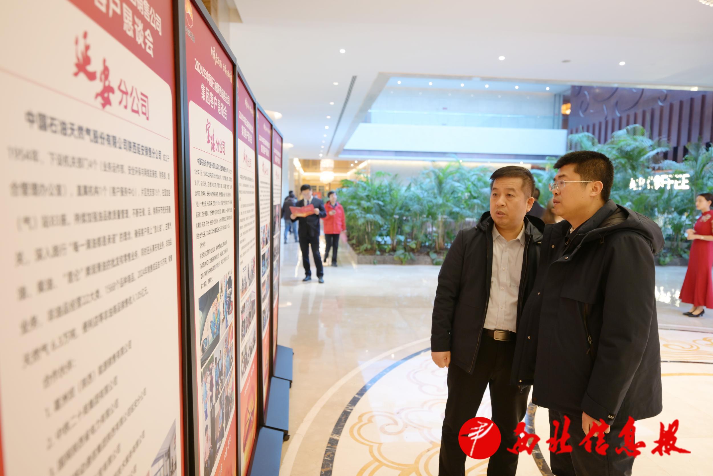 精彩展板深度展示企业形象