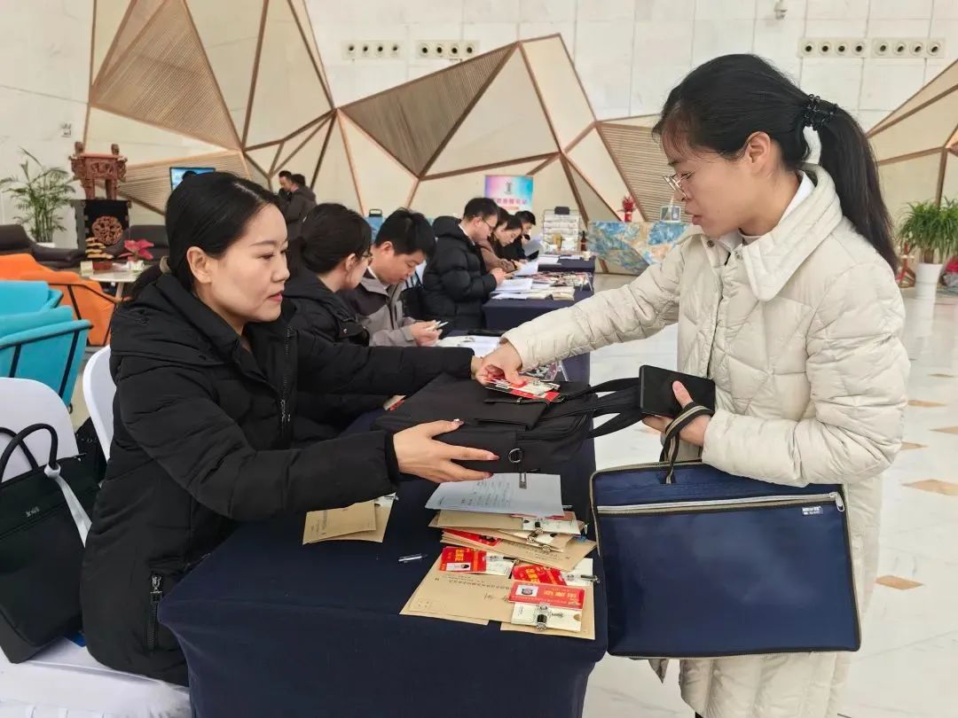 图示, 示意图&#10;&#10;中度可信度描述已自动生成