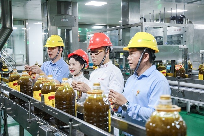 外婆乡小榨菜籽油新榨季挂签仪式.jpg