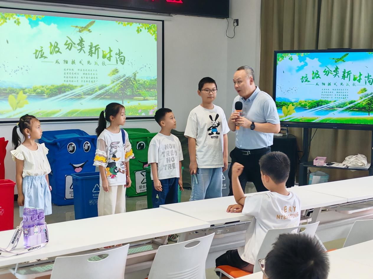 咸阳秦都锦业社区：暑期亲子环保行，解锁垃圾分类“绿色密码”