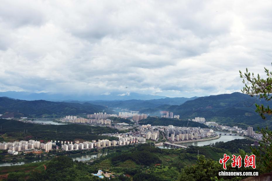 雨后武夷南麓宛如青绿水墨画