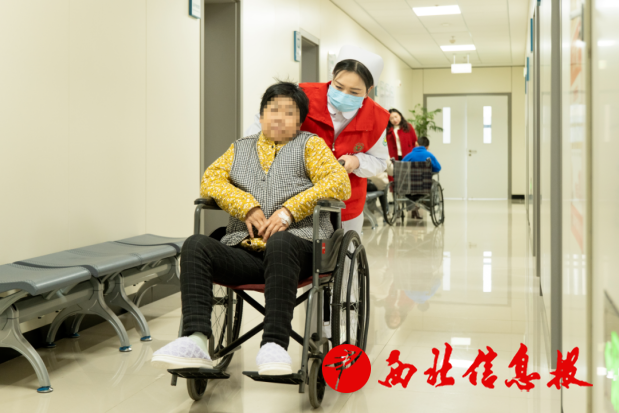 5、”六个多“-耐心倾听诉求((第五张、可以放在第三段)