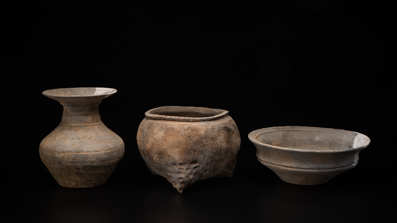 张家坡墓地出土的器物组合。陕西省考古研究院供图