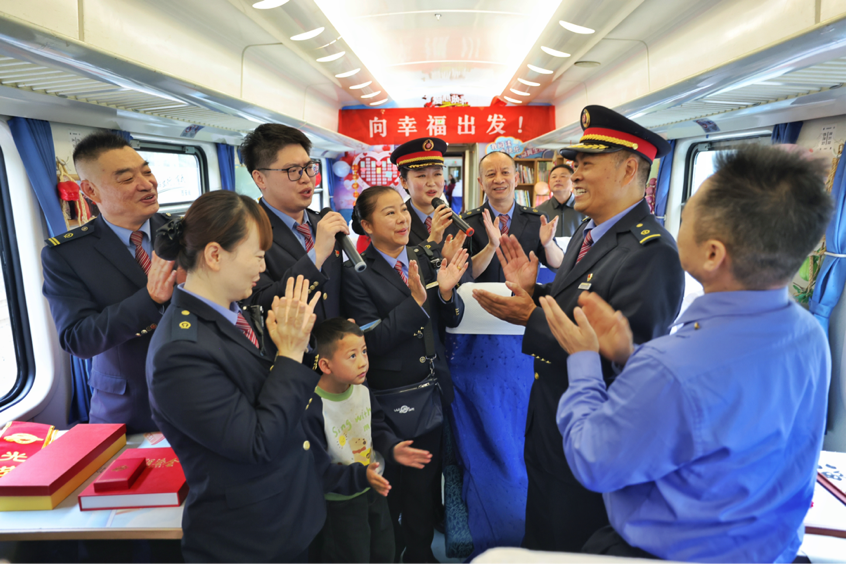 2025-11-06 10:35:24.766000