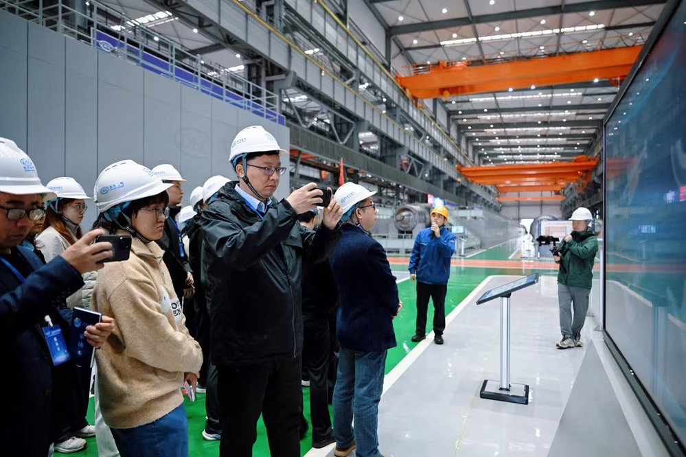 1762431778393423_content