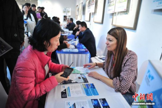 11月9日,2025法国高校秋季巡展·长春站活动举行,法国高校代表在推介留学项目。 李彦国 摄