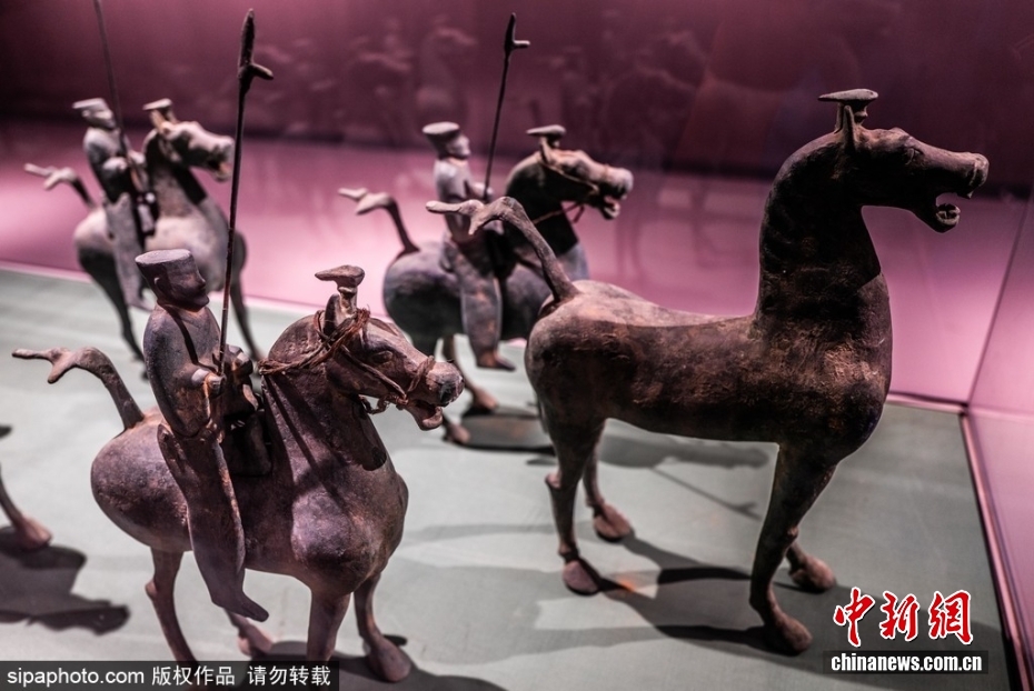 天马博物馆是全新疆唯一的马文化专题博物馆。各式各样与马有关的文物，讲诉着这里自古以来，土地与马，人与马之间的故事。