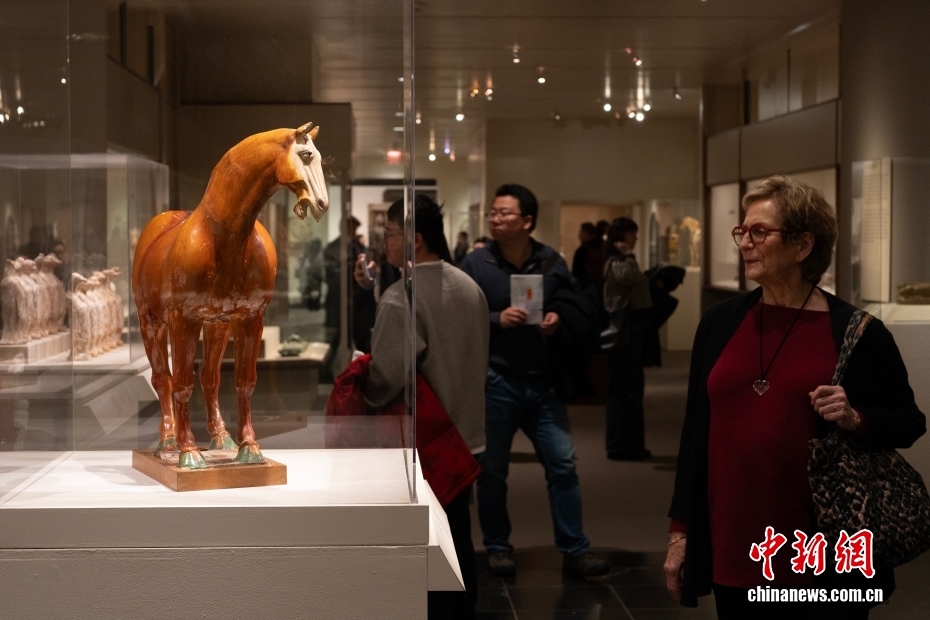 美国纽约大都会博物馆“喜迎马年”