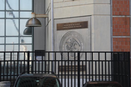 这是1月7日拍摄的美国纽约布鲁克林区的大都会拘留中心。目前，遭美国强行控制的委内瑞拉总统马杜罗被关押在大都会拘留中心。新华社记者张凤国摄