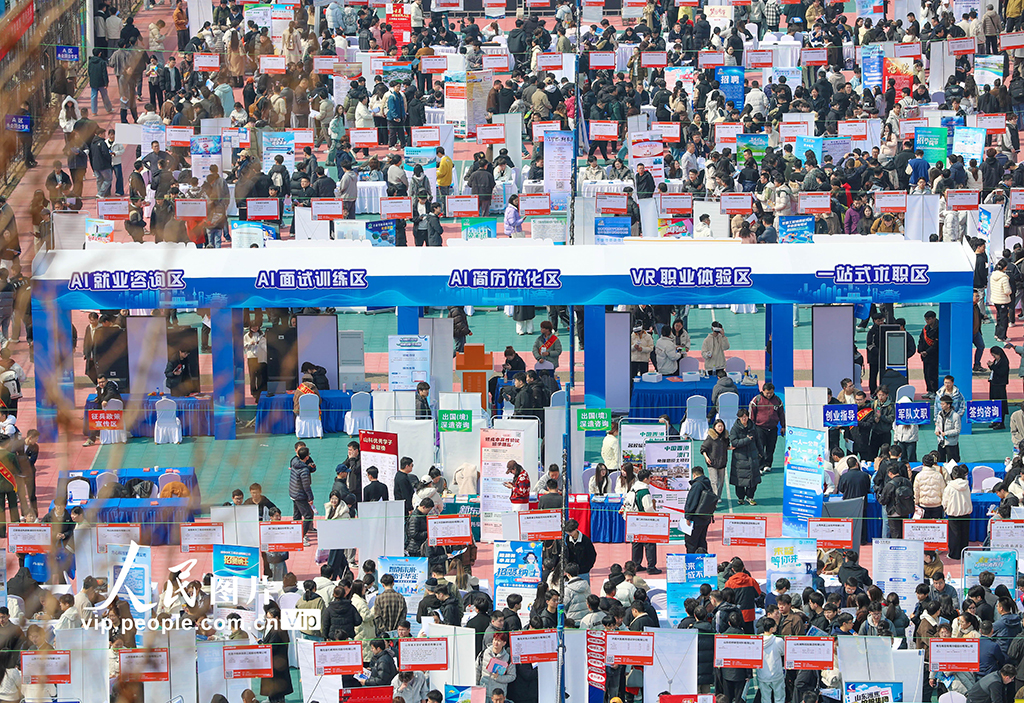 山东青岛：双选会助力大学生就业【5】