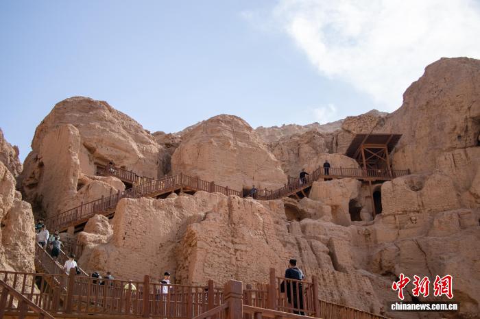 图为石窟外景。赵凯 摄