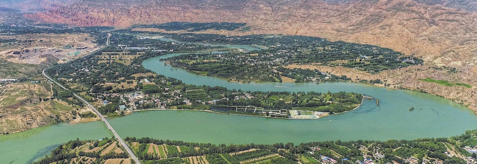 黄河流经青海省化隆县时蜿蜒多姿。樊永涛 摄