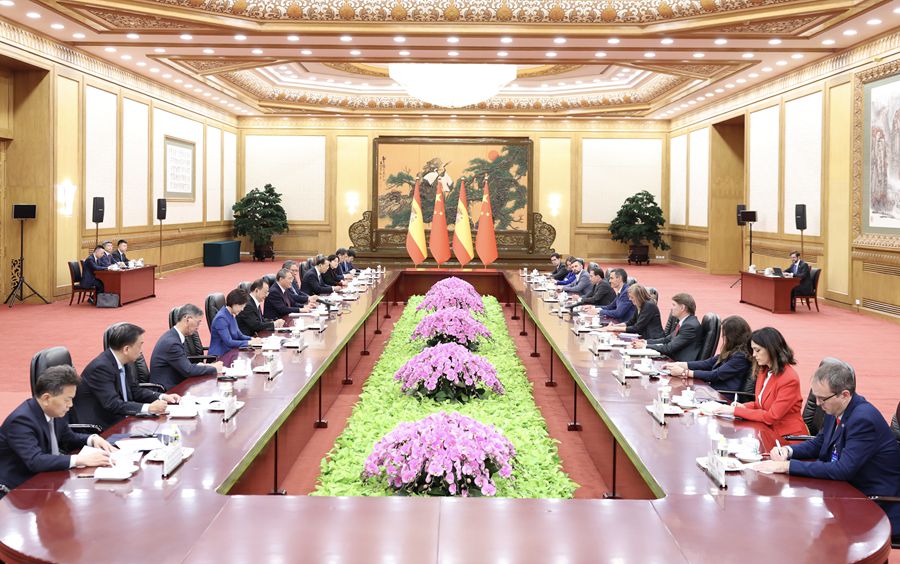 李强同西班牙首相桑切斯会谈