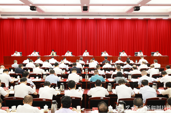 7月19日,新疆召开经济运行调度分析会。自治区党委书记、兵团党委第一书记、第一政委陈小江出席会议并讲话。天山网-新疆日报记者 崔志坚摄e