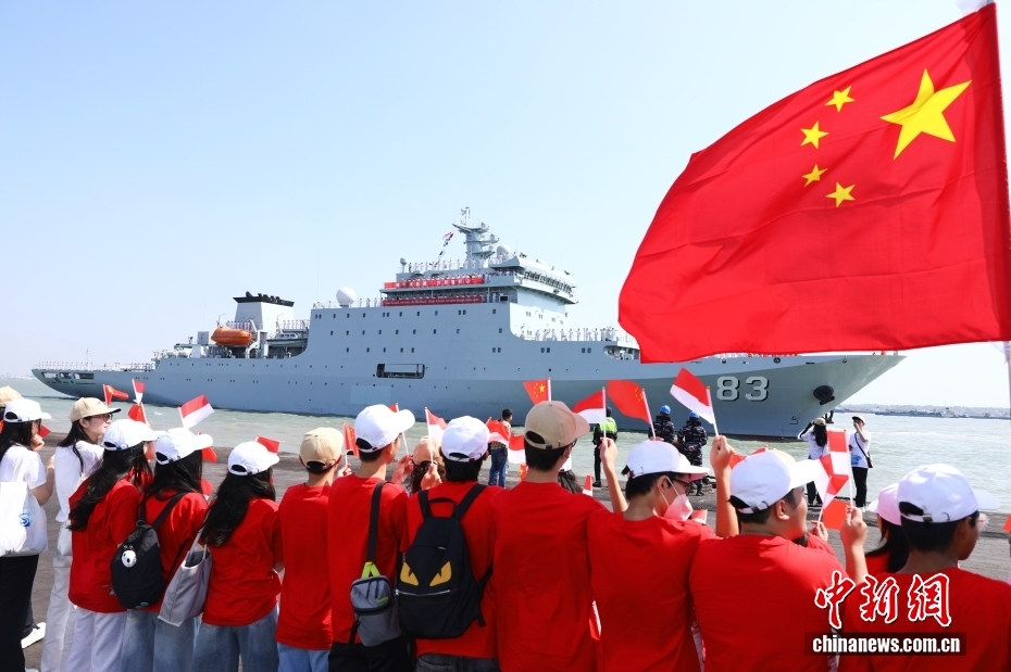 中国海军83舰编队抵达印度尼西亚进行友好访问