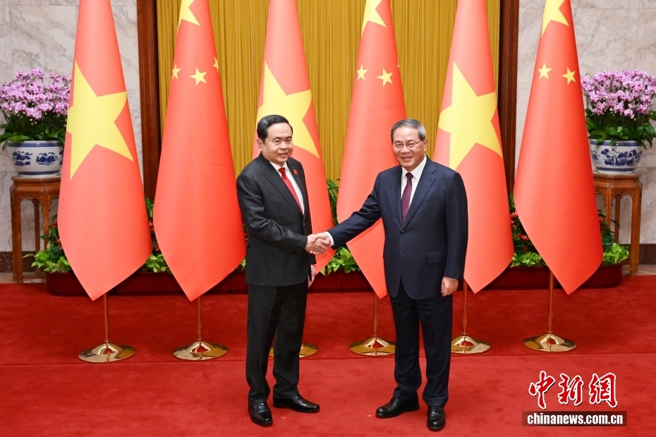 李强会见越南国会主席陈青敏