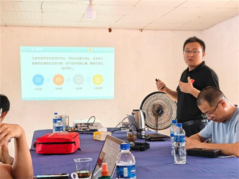 义诊现场。医疗队供图