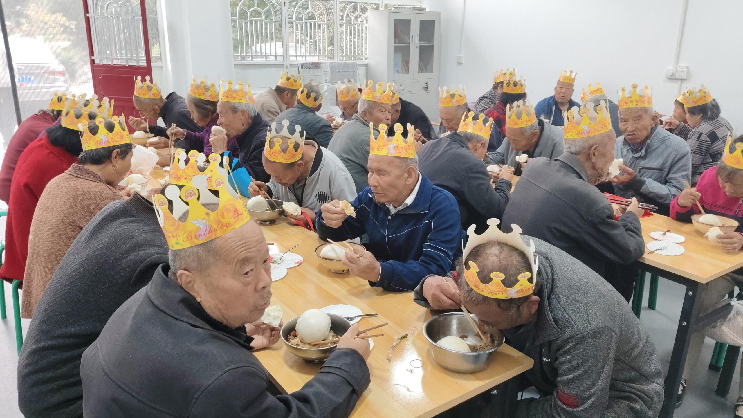 集体聚餐